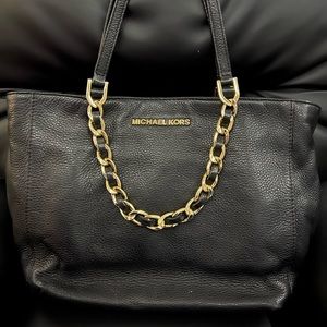 Black Michael Kors Shoulder bag.